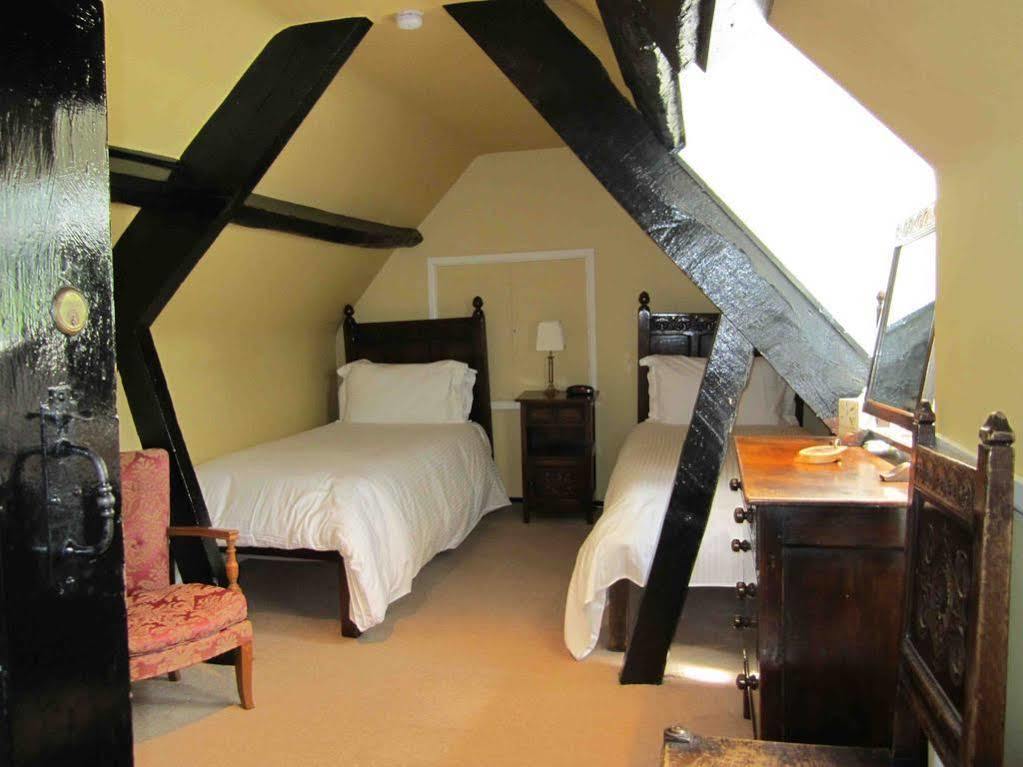 The Three Cocks Coaching Inn Glasbury Extérieur photo