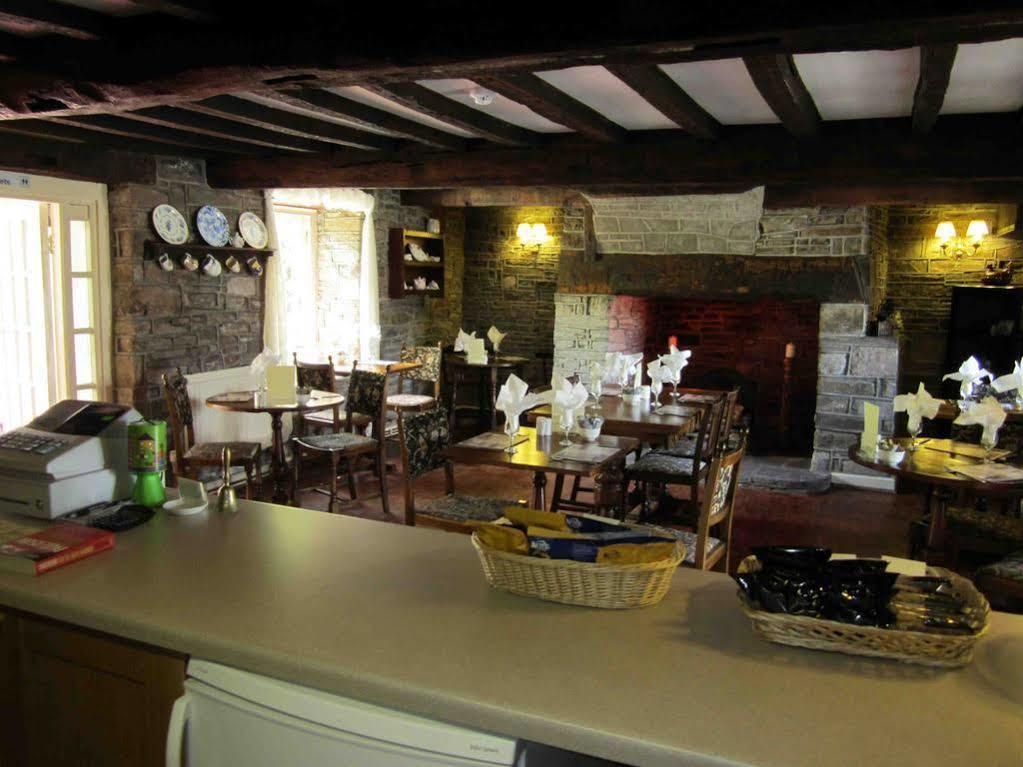 The Three Cocks Coaching Inn Glasbury Extérieur photo