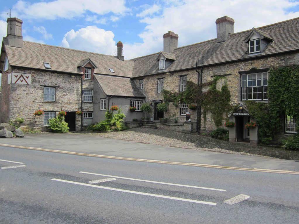 The Three Cocks Coaching Inn Glasbury Extérieur photo